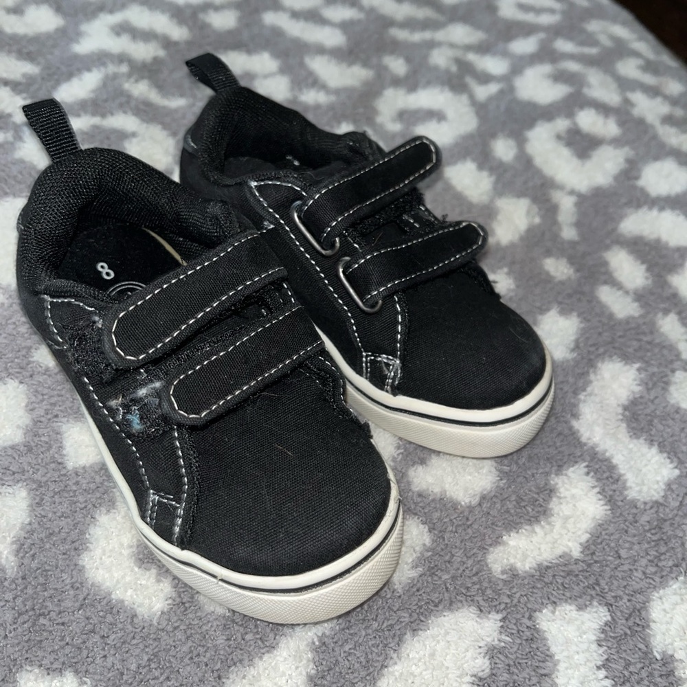 Toddler boy size 8 Velcro sneaker